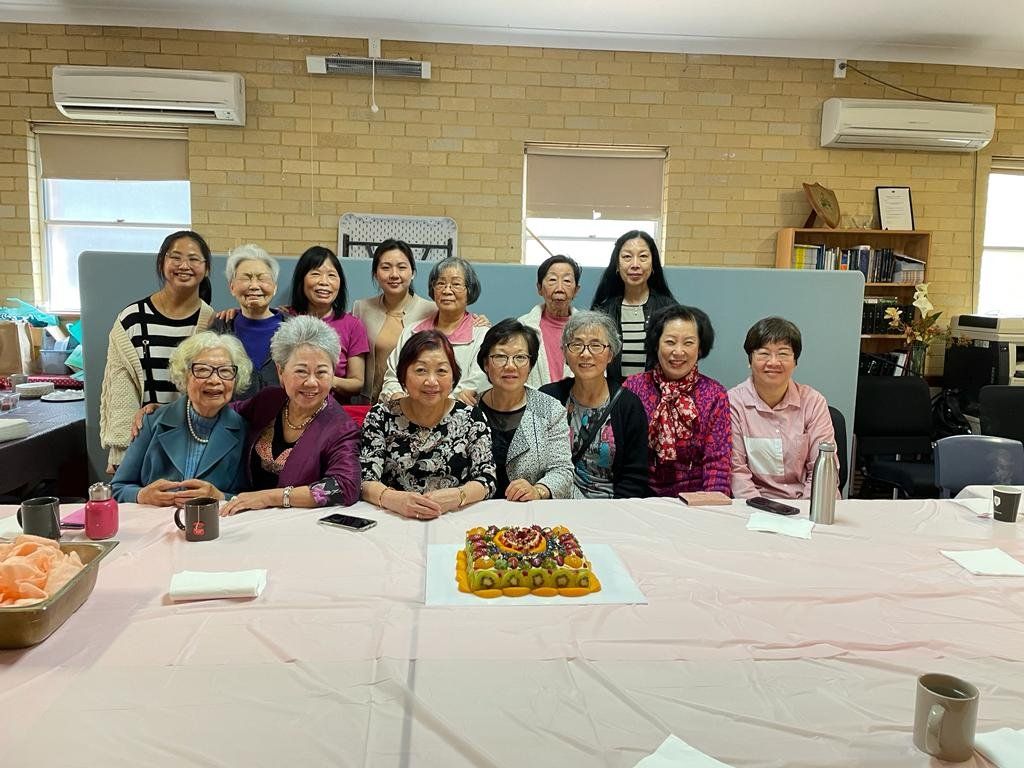 教會姊妹生日慶祝合照